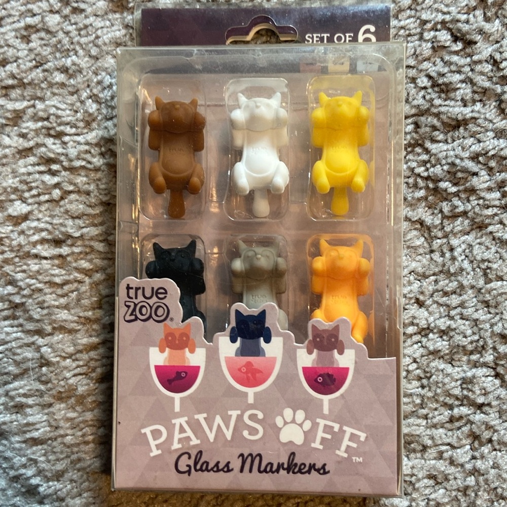 True Zoo Paws Off Cat Glass Markers Set of 6 New in Box Sits on Glass Rim